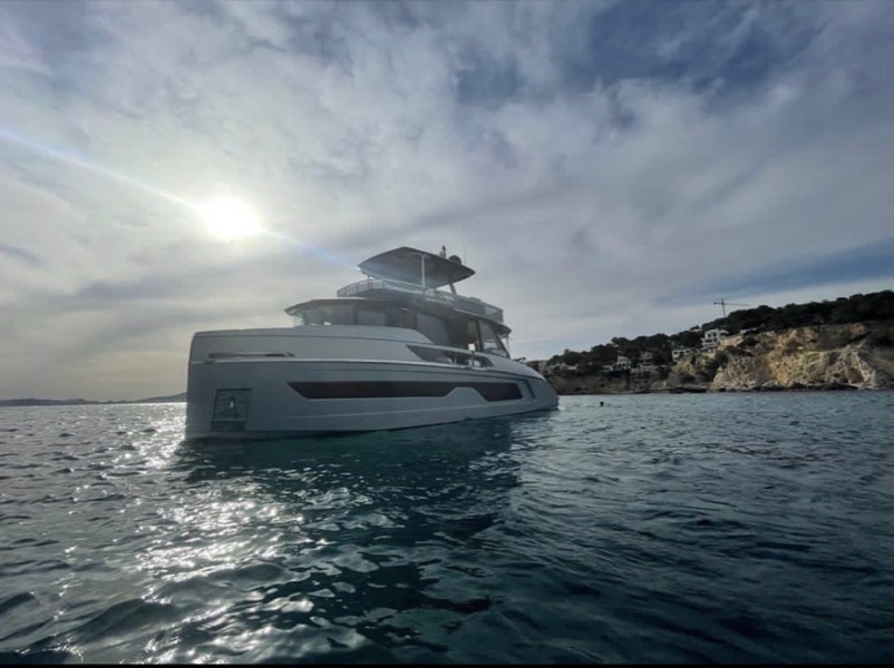 Photo & Video Production case for Explorer Yacht, luxury by YAM Agency